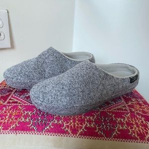 L. L. Bean Gray Slip On Fleece Slippers Womens Size 7